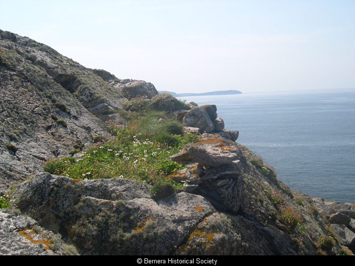 Cliff path on Bearasay